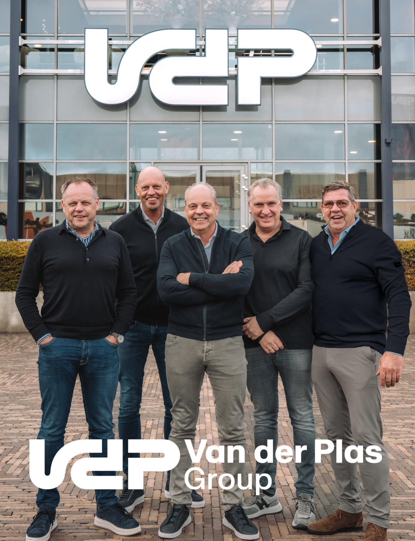 Foto met de 5 aandeelhouders van Van der Plas Group